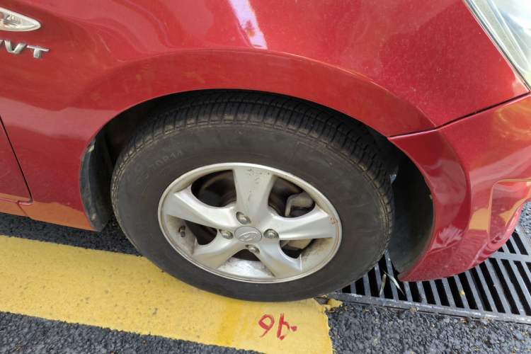 Used Hyundai Verna (older generation) 2010 Sedan 1.4L Manual Comfort GS Right Front Wheel Hub