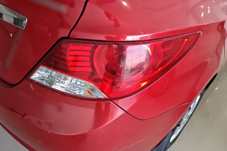 Used Hyundai Verna (older generation) 2010 Sedan 1.4L Manual Comfort GS Right Rear Taillight