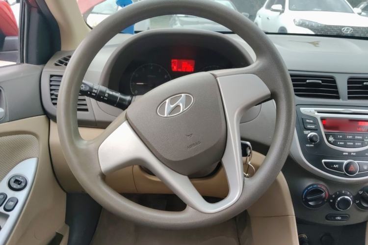 Used Hyundai Verna (older generation) 2010 Sedan 1.4L Manual Comfort GS Steering Wheel