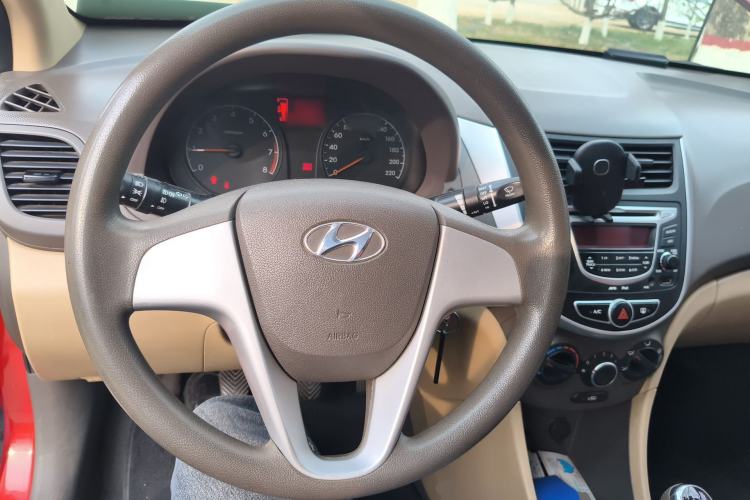 Used Hyundai Verna (older generation) 2010 Sedan 1.4L Manual Comfort GS Steering Wheel
