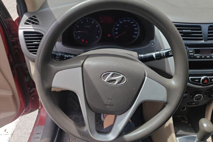 Used Hyundai Verna (older generation) 2010 Sedan 1.4L Automatic BLUE Model Steering Wheel