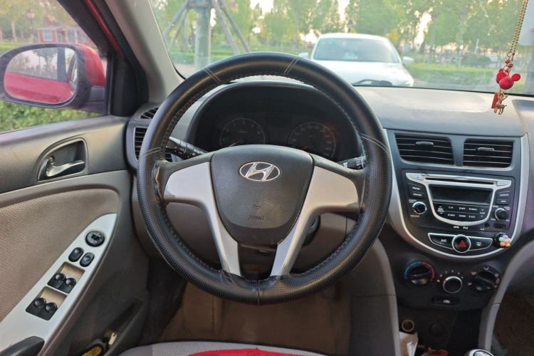 Used Hyundai Verna (older generation) 2010 Sedan 1.4L Manual Comfort GS Steering Wheel