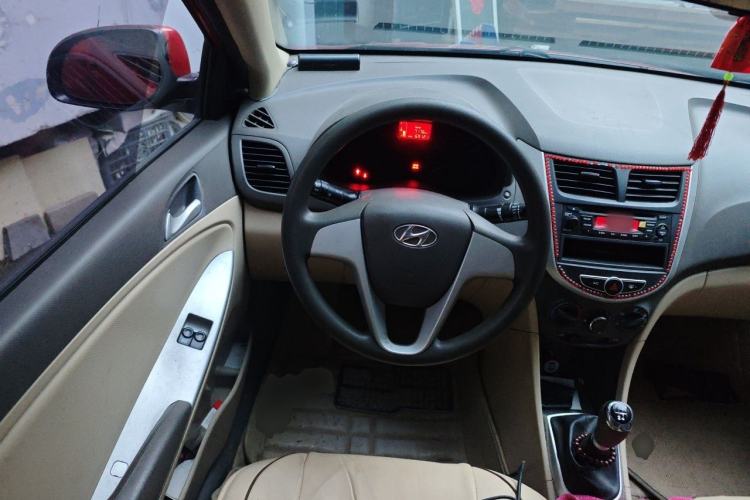 Used Hyundai Verna (older generation) 2010 Sedan 1.4L Manual Standard GL Model Steering Wheel