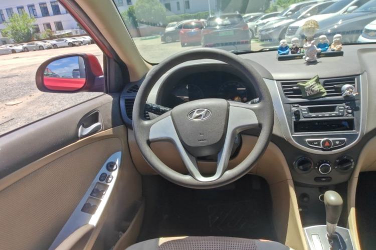 Used Hyundai Verna (older generation) 2010 Sedan 1.4L Automatic Comfort Model GS Steering Wheel