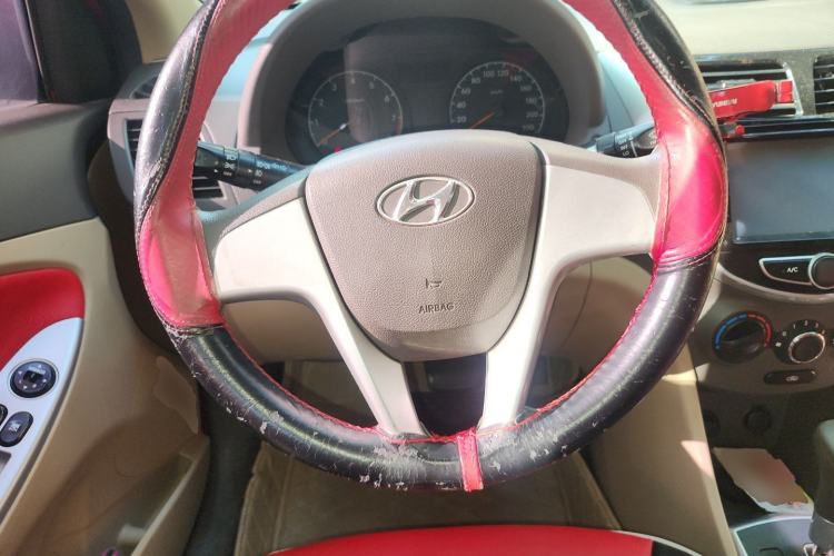 Used Hyundai Verna (older generation) 2010 Sedan 1.4L Automatic Comfort Model GS Steering Wheel