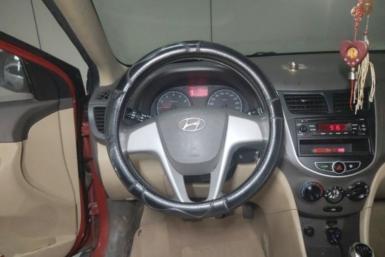 Used Hyundai Verna (older generation) 2010 Sedan 1.4L Manual Comfort GS Steering Wheel