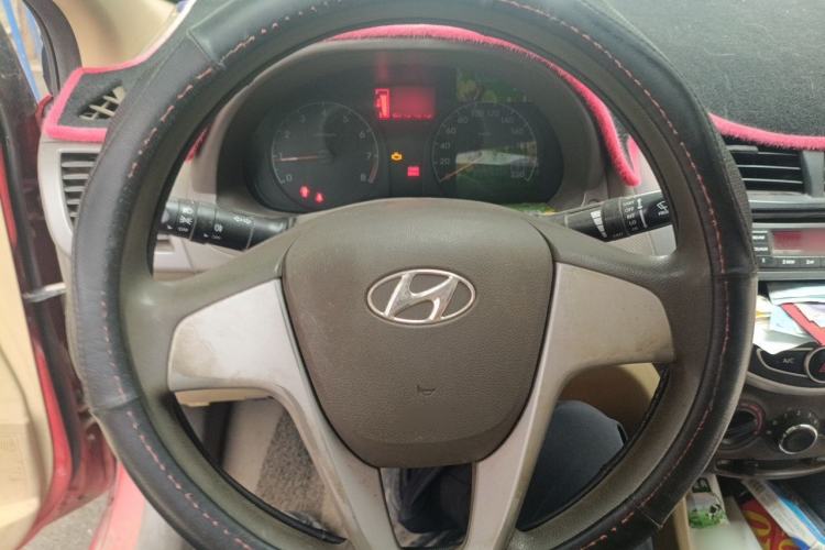 Used Hyundai Verna (older generation) 2010 Sedan 1.4L Manual Standard GL Model Steering Wheel
