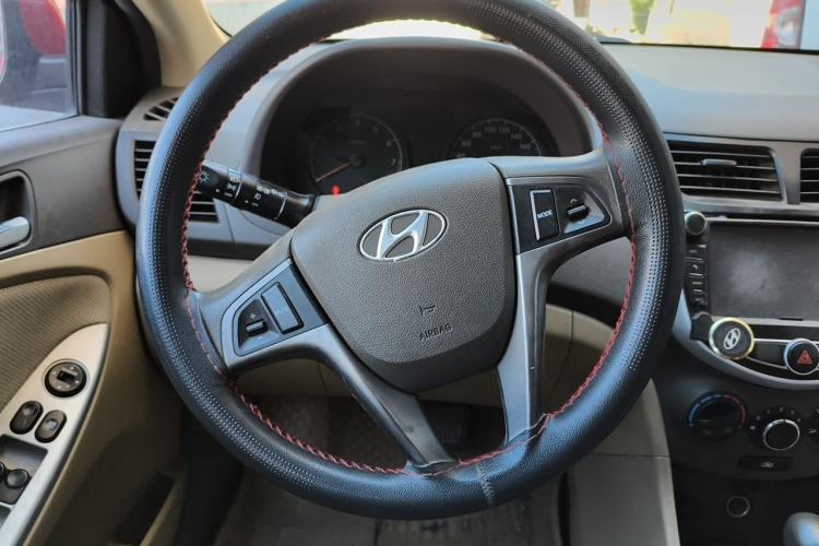 Used Hyundai Verna (older generation) 2010 Sedan 1.4L Automatic Comfort Model GS Steering Wheel