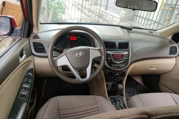 Used Hyundai Verna (older generation) 2010 Sedan 1.4L Automatic Comfort Model GS Steering Wheel