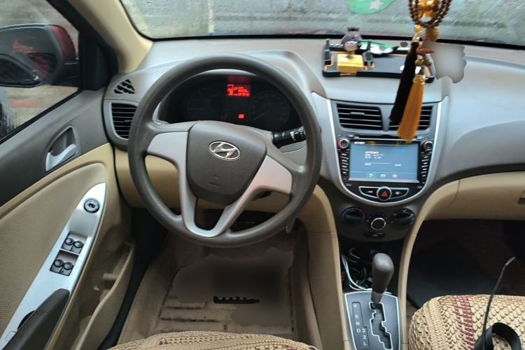 Used Hyundai Verna (older generation) 2010 Sedan 1.4L Automatic Comfort Model GS Steering Wheel