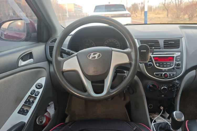Used Hyundai Verna (older generation) 2010 Sedan 1.4L Manual Standard GL Model Steering Wheel