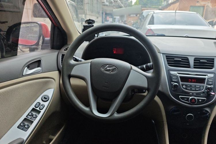 Used Hyundai Verna (older generation) 2010 Sedan 1.4L Manual Comfort GS Steering Wheel