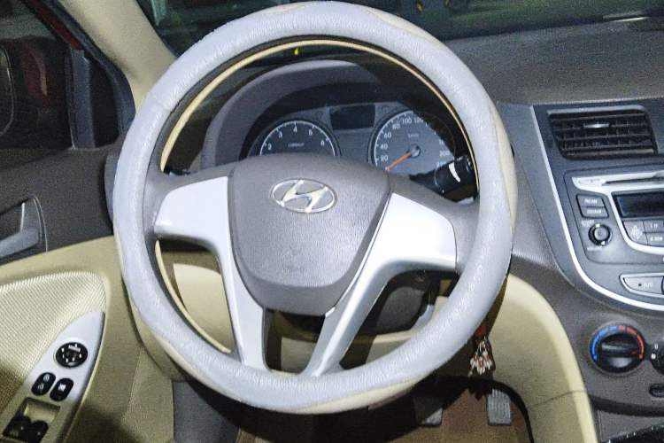 Used Hyundai Verna (older generation) 2010 Sedan 1.4L Manual Comfort GS Steering Wheel