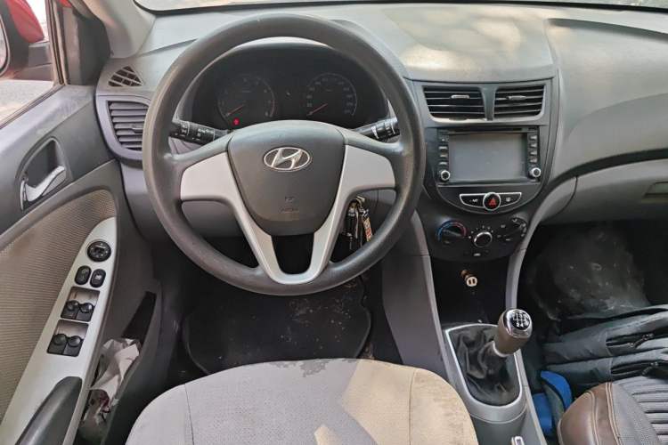 Used Hyundai Verna (older generation) 2010 Sedan 1.4L Manual Comfort GS Steering Wheel