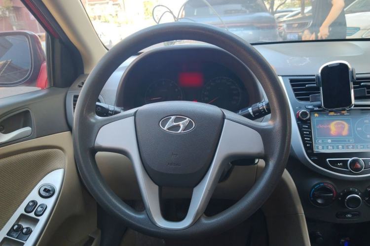 Used Hyundai Verna (older generation) 2010 Sedan 1.4L Manual Comfort GS Steering Wheel