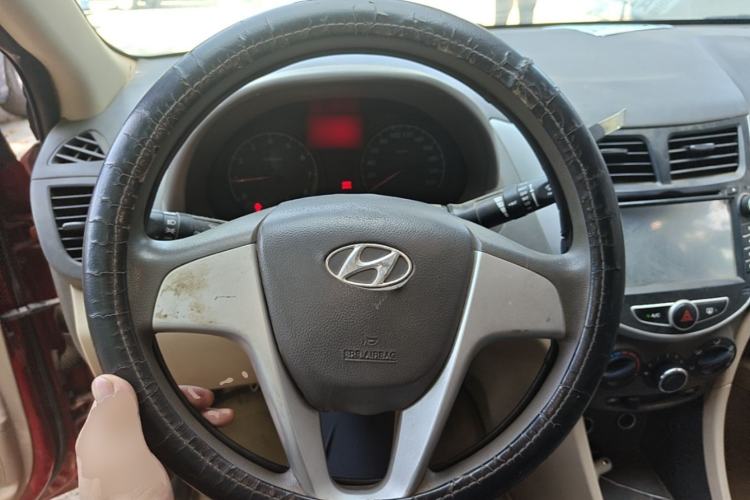 Used Hyundai Verna (older generation) 2010 Sedan 1.4L Manual Standard GL Model Steering Wheel