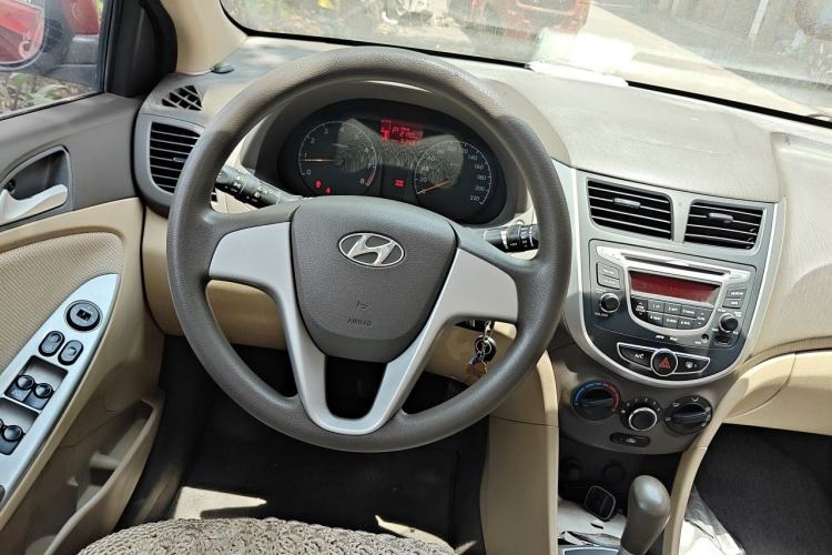 Used Hyundai Verna (older generation) 2010 Sedan 1.4L Automatic Comfort Model GS Steering Wheel