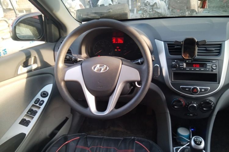 Used Hyundai Verna (older generation) 2010 Sedan 1.4L Manual Comfort GS Steering Wheel