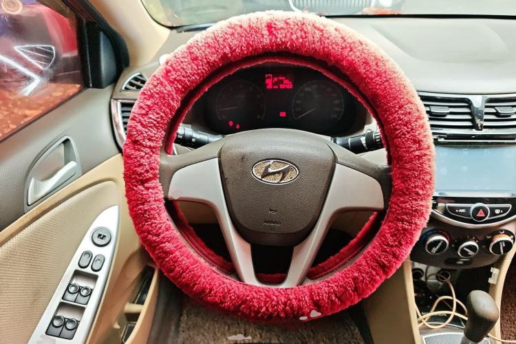 Used Hyundai Verna (older generation) 2010 Sedan 1.4L Automatic Comfort Model GS Steering Wheel