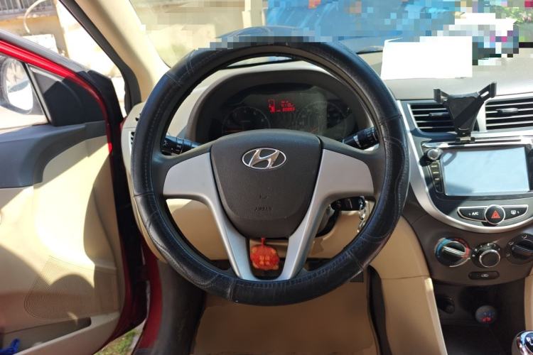 Used Hyundai Verna (older generation) 2010 Sedan 1.4L Manual Comfort GS Steering Wheel