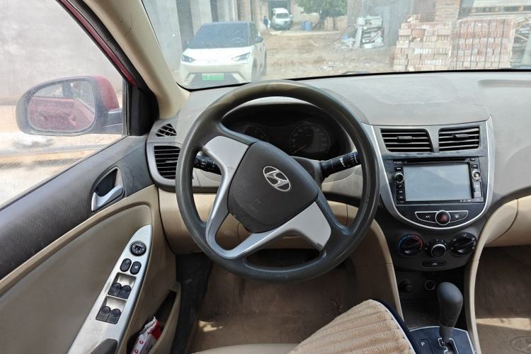 Used Hyundai Verna (older generation) 2010 Sedan 1.4L Automatic Comfort Model GS Steering Wheel