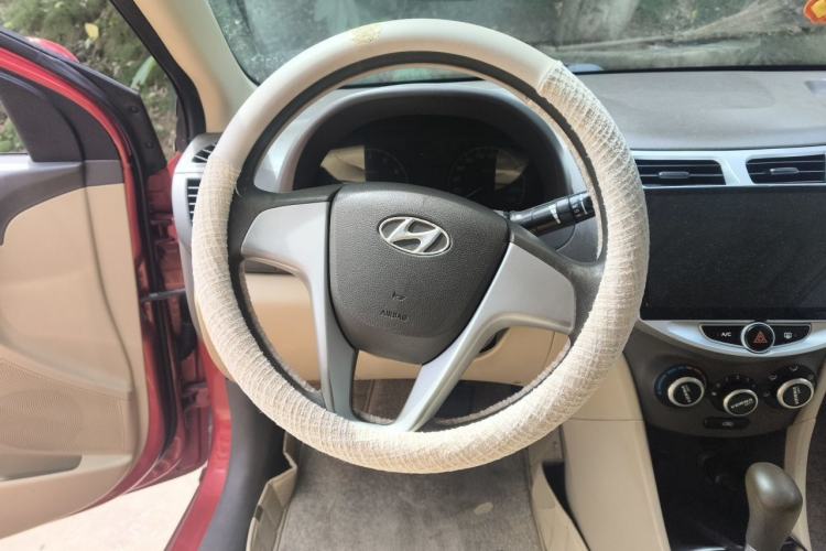 Used Hyundai Verna (older generation) 2010 Sedan 1.4L Automatic Comfort Model GS Steering Wheel