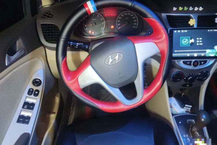 Used Hyundai Verna (older generation) 2010 Sedan 1.4L Automatic Comfort Model GS Steering Wheel