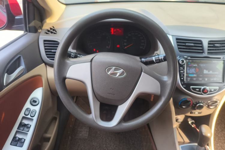 Used Hyundai Verna (older generation) 2010 Sedan 1.4L Automatic Comfort Model GS Steering Wheel