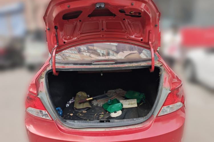 Used Hyundai Verna (older generation) 2010 Sedan 1.4L Automatic Comfort Model GS Trunk