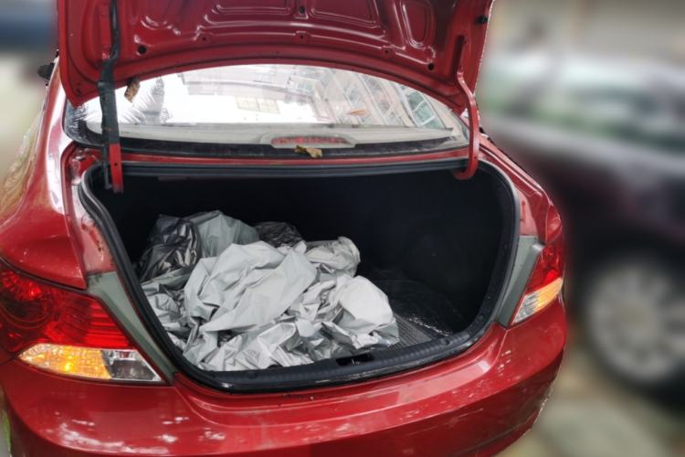 Used Hyundai Verna (older generation) 2010 Sedan 1.4L Automatic Comfort Model GS Trunk