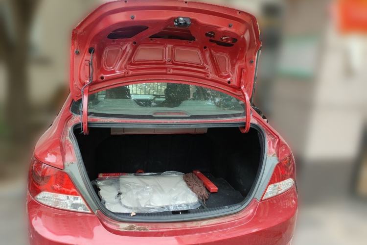 Used Hyundai Verna (older generation) 2010 Sedan 1.4L Automatic Comfort Model GS Trunk