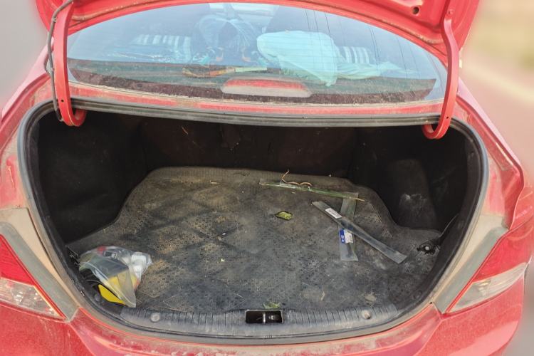 Used Hyundai Verna (older generation) 2010 Sedan 1.4L Manual Standard GL Model Trunk