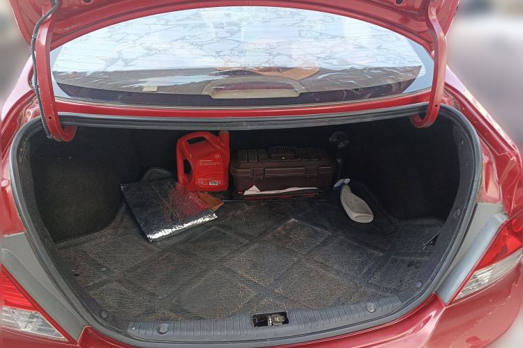 Used Hyundai Verna (older generation) 2010 Sedan 1.4L Manual Comfort GS Trunk