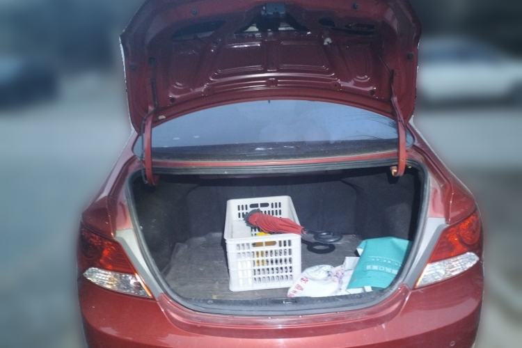 Used Hyundai Verna (older generation) 2010 Sedan 1.4L Manual Comfort GS Trunk