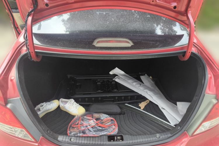 Used Hyundai Verna (older generation) 2010 Sedan 1.4L Automatic Comfort Model GS Trunk