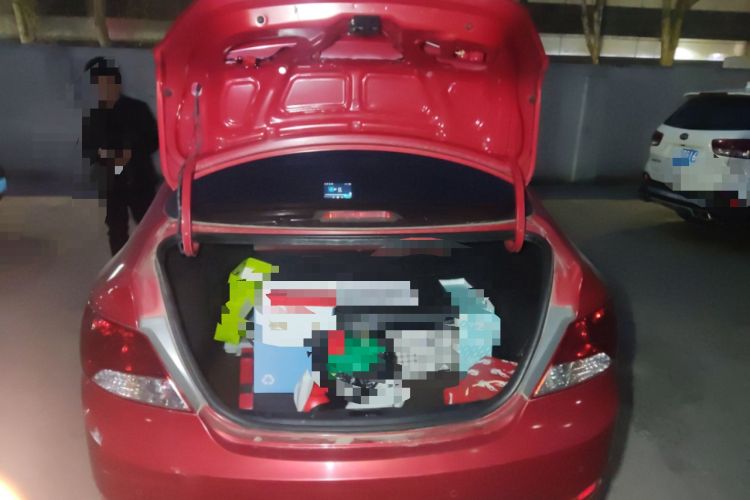 Used Hyundai Verna (older generation) 2010 Sedan 1.4L Automatic Comfort Model GS Trunk