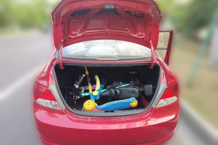 Used Hyundai Verna (older generation) 2010 Sedan 1.4L Automatic Fashionable GT Model Trunk