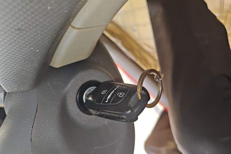 Used Hyundai Verna (older generation) 2010 Sedan 1.4L Manual Comfort GS Vehicle Key