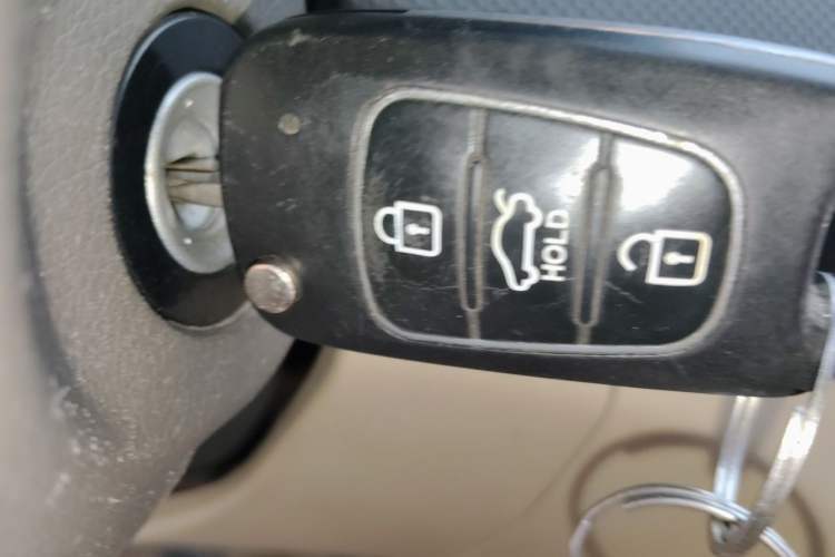 Used Hyundai Verna (older generation) 2010 Sedan 1.4L Manual Comfort GS Vehicle Key