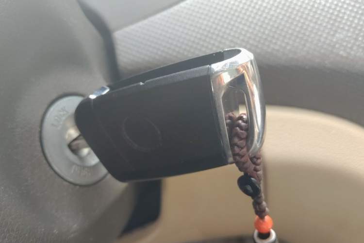 Used Hyundai Verna (older generation) 2010 Sedan 1.4L Manual Comfort GS Vehicle Key