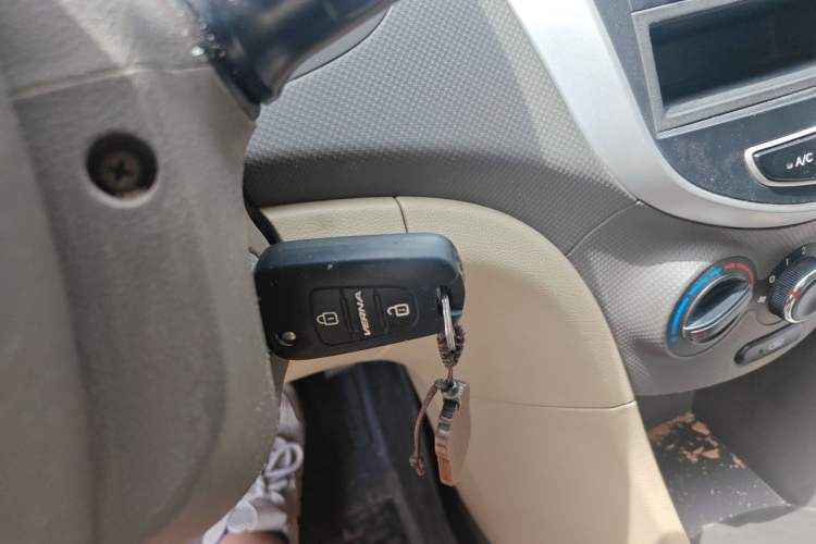 Used Hyundai Verna (older generation) 2010 Sedan 1.4L Automatic BLUE Model Vehicle Key