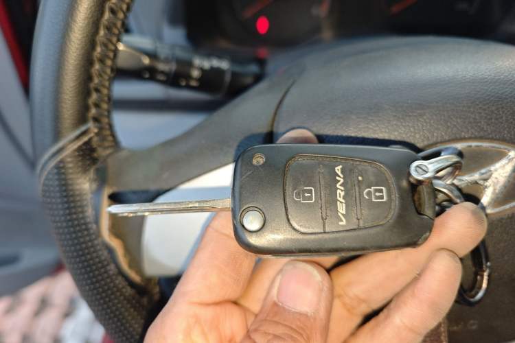 Used Hyundai Verna (older generation) 2010 Sedan 1.4L Manual Comfort GS Vehicle Key
