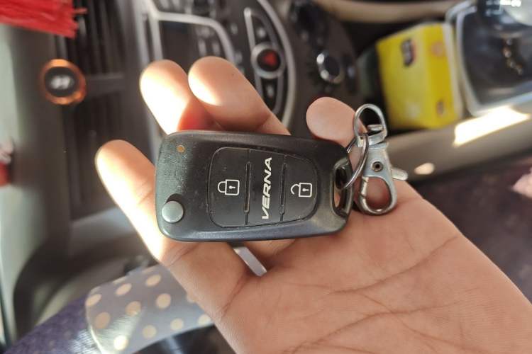 Used Hyundai Verna (older generation) 2010 Sedan 1.4L Manual Comfort GS Vehicle Key
