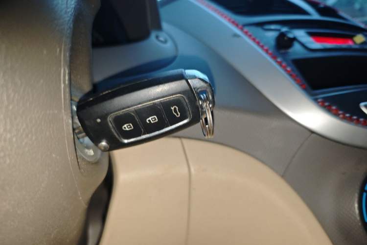 Used Hyundai Verna (older generation) 2010 Sedan 1.4L Manual Standard GL Model Vehicle Key