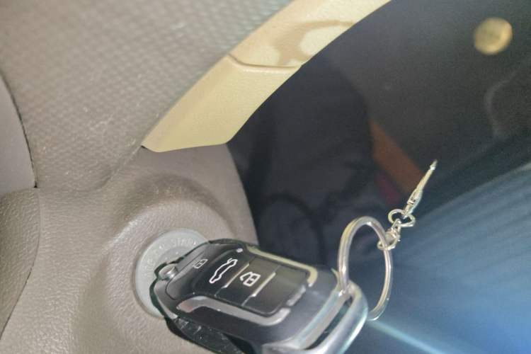 Used Hyundai Verna (older generation) 2010 Sedan 1.4L Automatic Comfort Model GS Vehicle Key