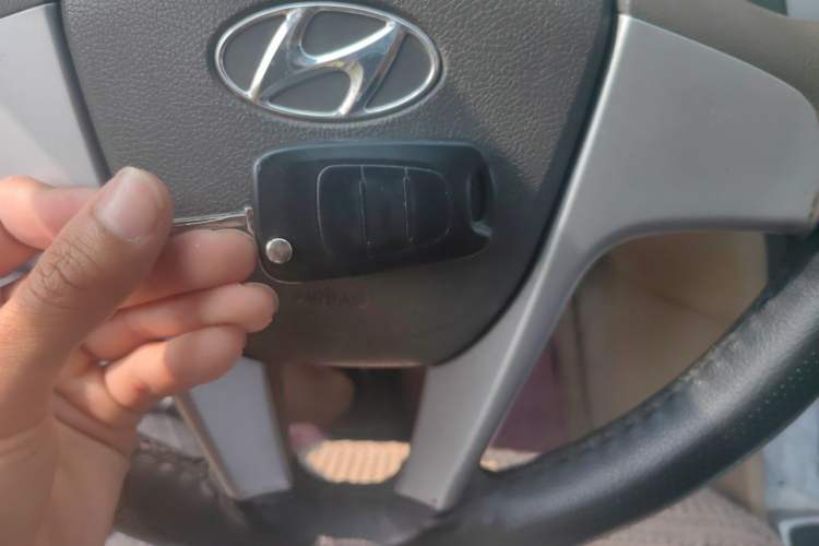 Used Hyundai Verna (older generation) 2010 Sedan 1.4L Manual Comfort GS Vehicle Key