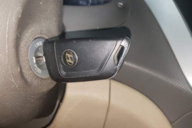 Used Hyundai Verna (older generation) 2010 Sedan 1.4L Manual Comfort GS Vehicle Key