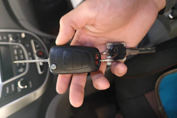 Used Hyundai Verna (older generation) 2010 Sedan 1.4L Manual Comfort GS Vehicle Key
