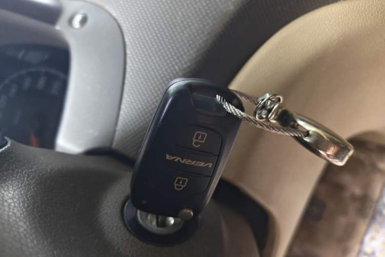 Used Hyundai Verna (older generation) 2010 Sedan 1.4L Manual Comfort GS Vehicle Key