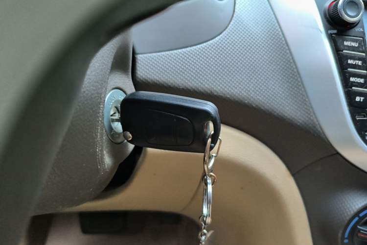 Used Hyundai Verna (older generation) 2010 Sedan 1.4L Automatic Comfort Model GS Vehicle Key